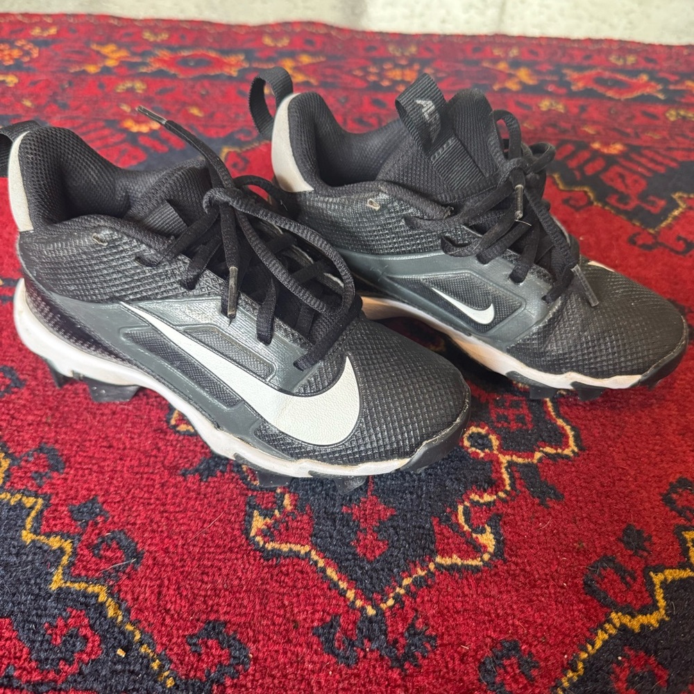 Nike Kids' Alpha Menace 4 Shark Football Cleats